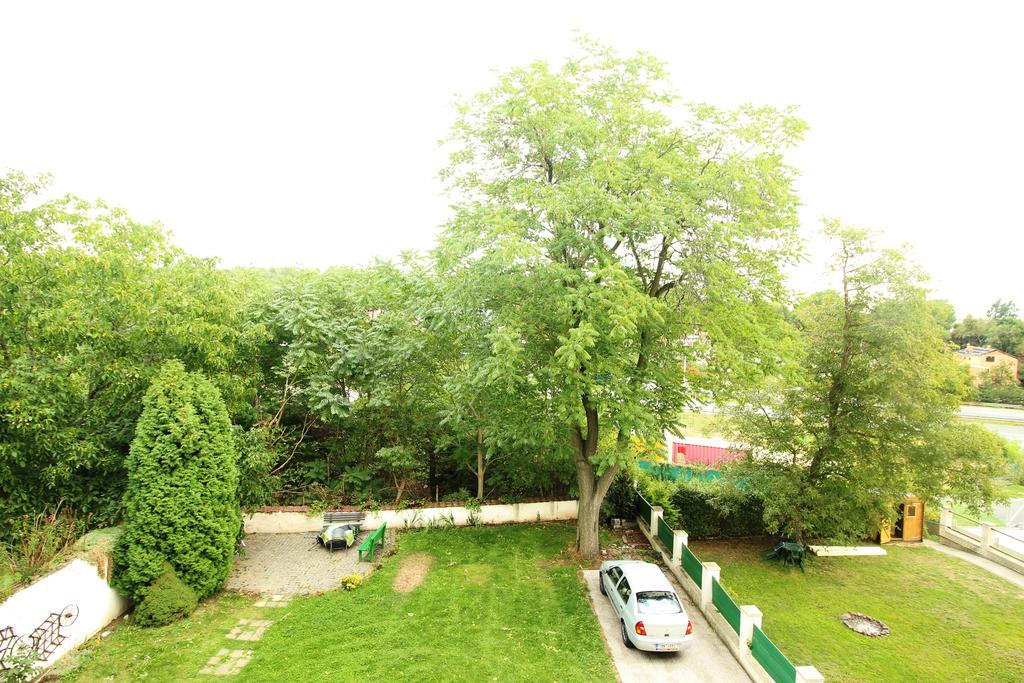 Pension Berg ปราก ภายนอก รูปภาพ