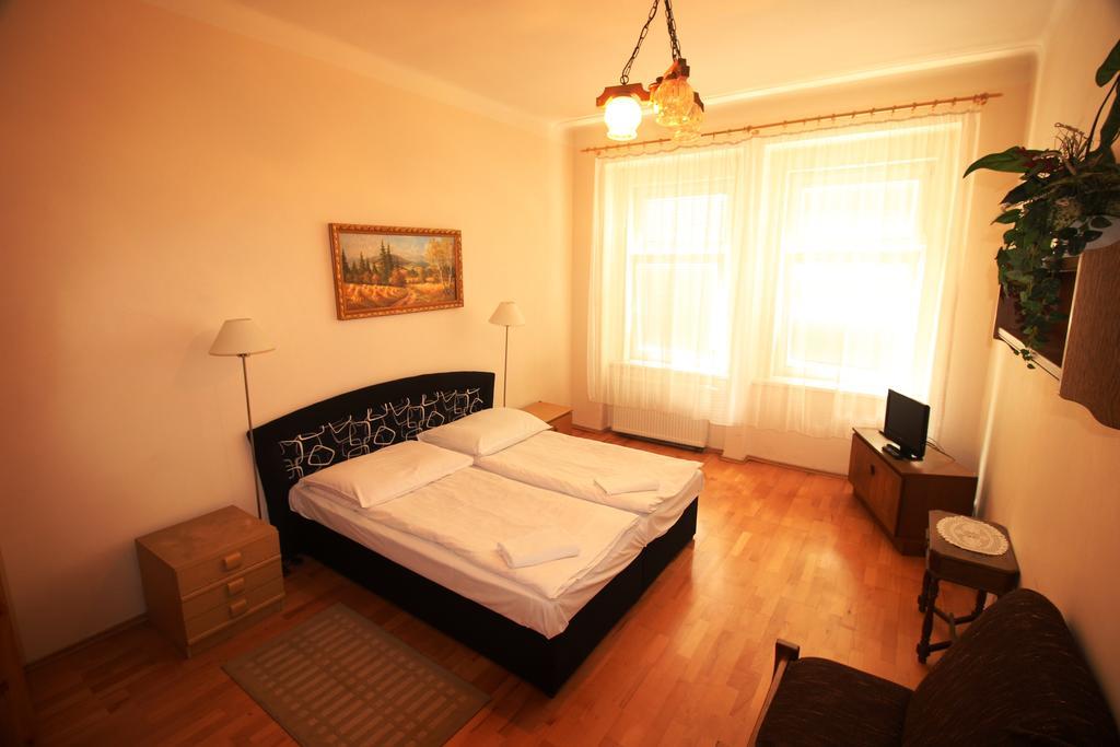 Pension Berg ปราก ภายนอก รูปภาพ