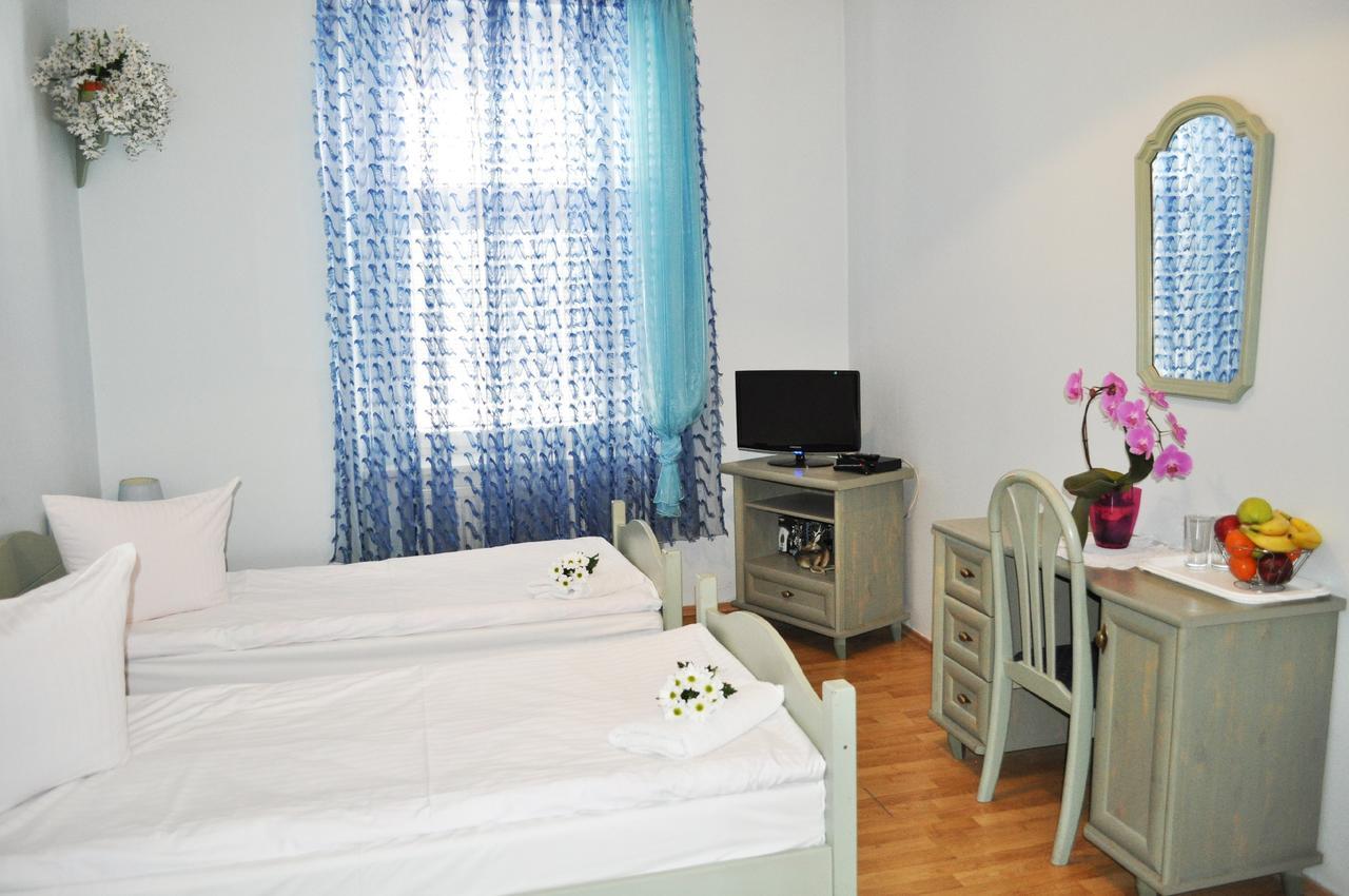 Pension Berg ปราก ภายนอก รูปภาพ